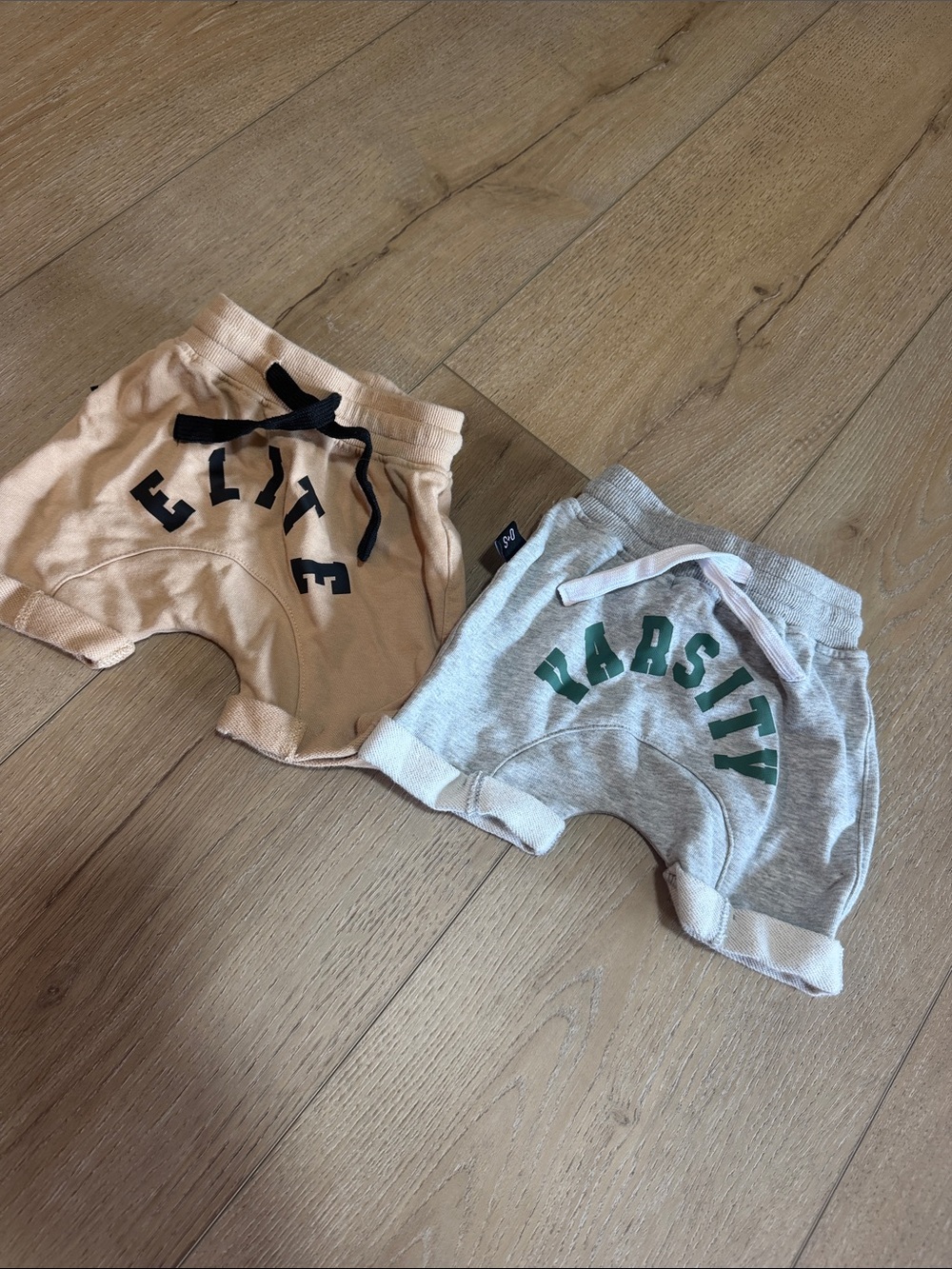 Set of 2 Olive+Scout shorts|Size 12-18M